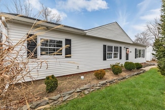 6055 Kelso St, Madison, OH 44057