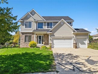6400 Stanmore Ct, Johnston, IA 50131