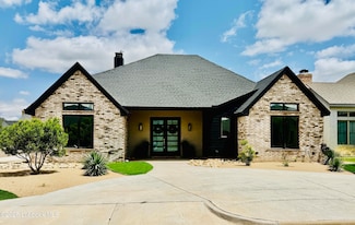 1311 Camelot Ave, Wolfforth, TX 79382