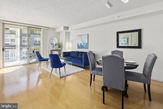 2726 Gallows Rd Unit 305, Vienna, VA 22180