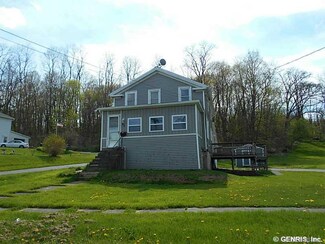 55 Maple St, Lyons, NY 14489