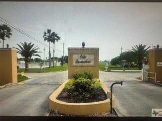 65 Arrowhead Dr, Palacios, TX 77465