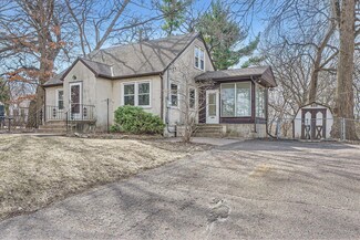 320 Rose Ln, Saint Paul, MN 55117