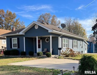 802 E Main St, Benton, IL 62812
