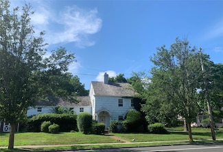 453 Montauk Hwy, East Moriches, NY 11940