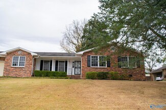 7621 Peacock Dr SW, Huntsville, AL 35802