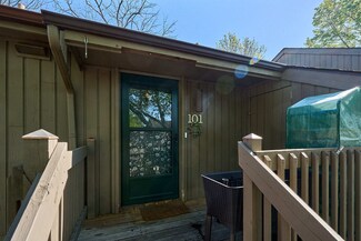 101 Lookout Ridge Dr, Columbus, IN 47201