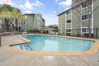8711 Mountain Blvd Unit 28, Oakland, CA 94605