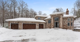 17337 Mountain Plat Dr, Grand Haven, MI 49417
