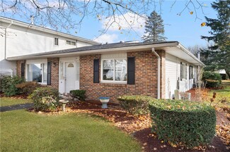82 Fox Ridge Crescent, Warwick, RI 02886