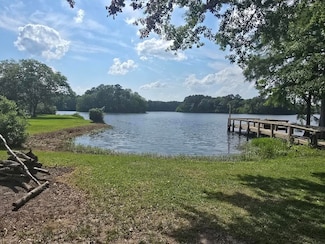 304 Fountain Lake Dr, Eutawville, SC 29048