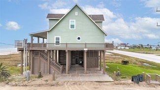 997 Austin Dr, Gilchrist, TX 77617