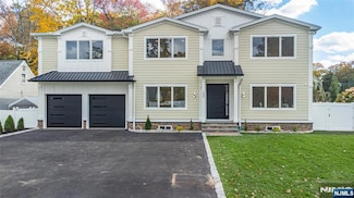 150 Village Cir E, Paramus, NJ 07652