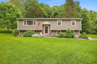 8 Brookview Ct, Bethel, CT 06801