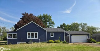 422 S 10th St, Albia, IA 52531
