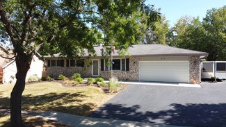 813 Oak Manor Dr, Marengo, IL 60152
