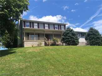 102 Pleasantview Dr, Weirton, WV 26062