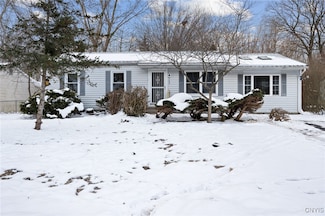108 Seneca View Dr, Syracuse, NY 13209