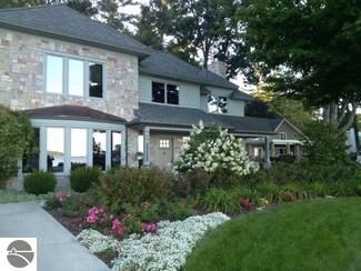 414 E Bay Blvd S, Traverse City, MI 49686