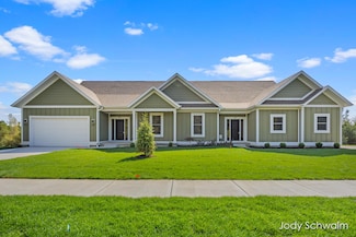 621 Pineview Dr, Belding, MI 48809