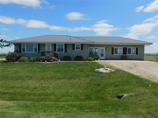 954 Monroe Ave, Tipton, IA 52772