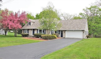 15 Wiggand Dr, Glenmont, NY 12077