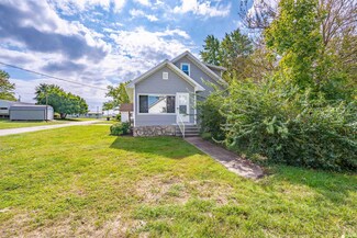 314 Locust St, Oaktown, IN 47561