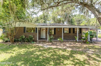 706 Center Dr W, Beaufort, SC 29902