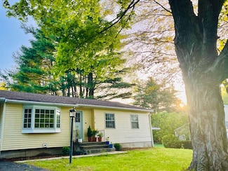 120 Tracy Cir, Amherst, MA 01002