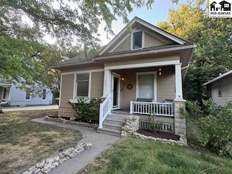 422 E 8th St, Newton, KS 67114