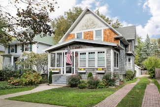 1121 Grant St Unit 2, Evanston, IL 60201