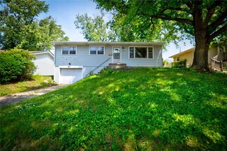 2236 W Oaklawn Dr, Decatur, IL 62526