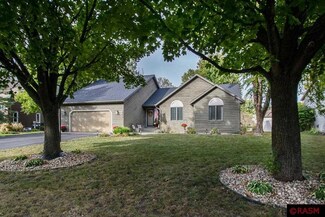 2218 2218 Northridge Dr, North Mankato, MN 56003