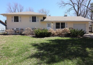 141 Strese Ln, Saint Paul, MN 55124