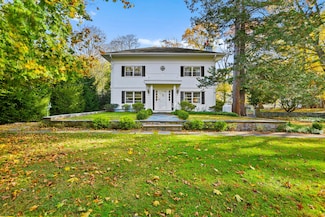 9 Edgehill Dr, Darien, CT 06820