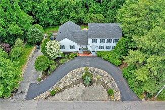 3 Cross St, Bristol, RI 02809
