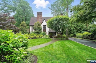 15 Wayside Place, Montclair, NJ 07042