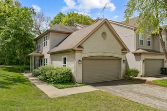 5261 Pebble Ln, Crystal Lake, IL 60012