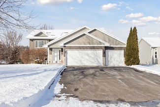 523 Henry Ln, Circle Pines, MN 55014