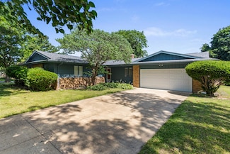 1204 Harrington Dr, Champaign, IL 61821