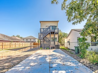 8206 Tower St, Houston, TX 77088