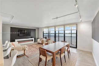 105 Lake Emerald Dr Unit 216, Oakland Park, FL 33309