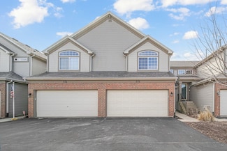 976 Parkhill Cir, Aurora, IL 60502