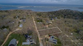 27 7th St N, Edgartown, MA 02539