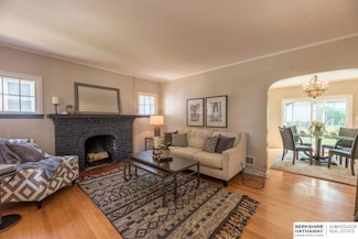 4679 Poppleton Ave, Omaha, NE 68106