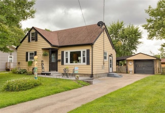 2729 Thompson Ave, Des Moines, IA 50317