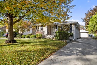1811 Oakland Ave, Crest Hill, IL 60403