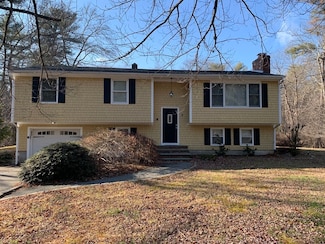 3 Simmons St, Assonet, MA 02702