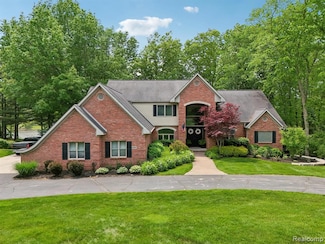 8395 Riverwalk Dr, Fenton, MI 48430