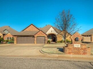 2705 SE 6th St, Moore, OK 73160